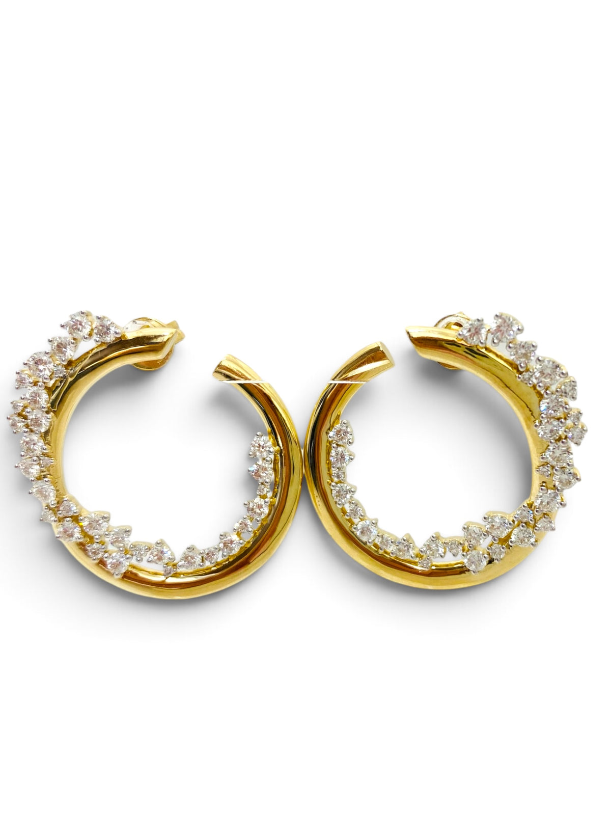 Graduated Diamond Hoop Earrings in 14K Yellow Gold – 2.23 CT TW