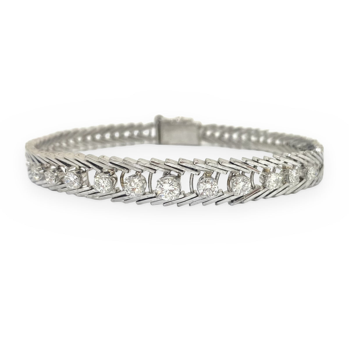 White gold vintage-style diamond bracelet with prong-set round diamonds