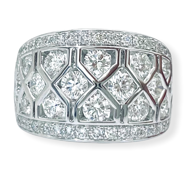 18K white gold lattice diamond band, front view