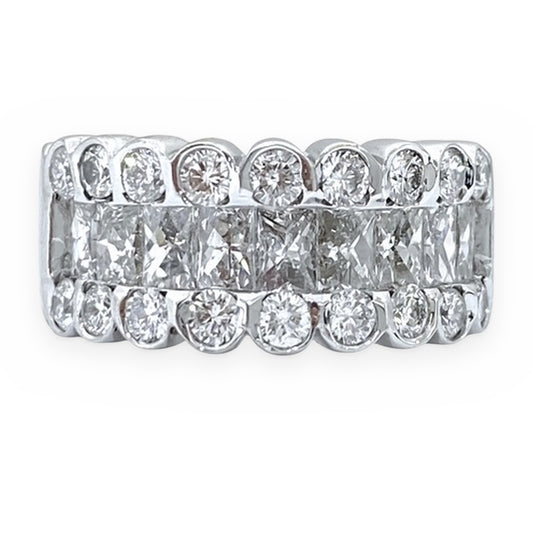 White gold radiant-cut center diamond band with round edges, face-up