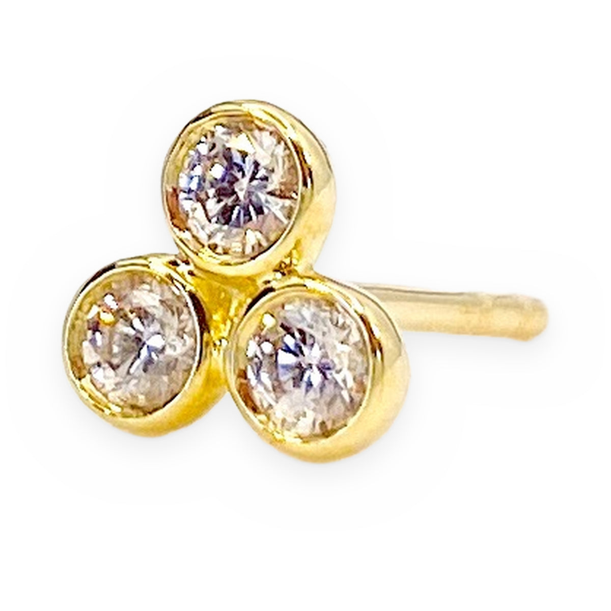 Single yellow gold three-stone diamond cluster stud earring