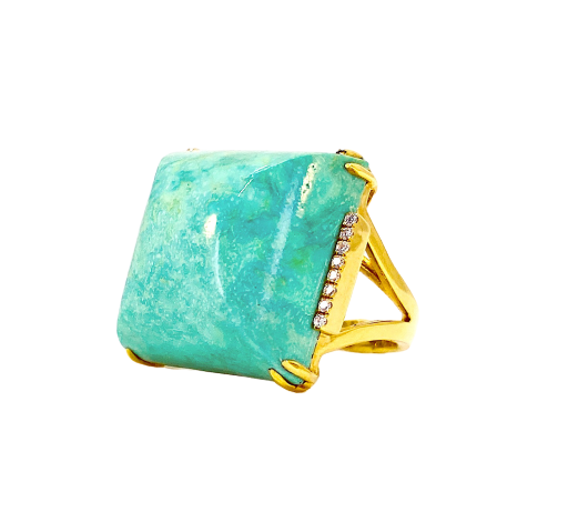 Yellow gold turquoise cabochon ring, side profile view