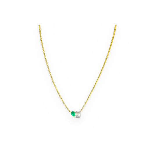 Yellow gold toi et moi necklace with a pear emerald and an emerald-cut diamond