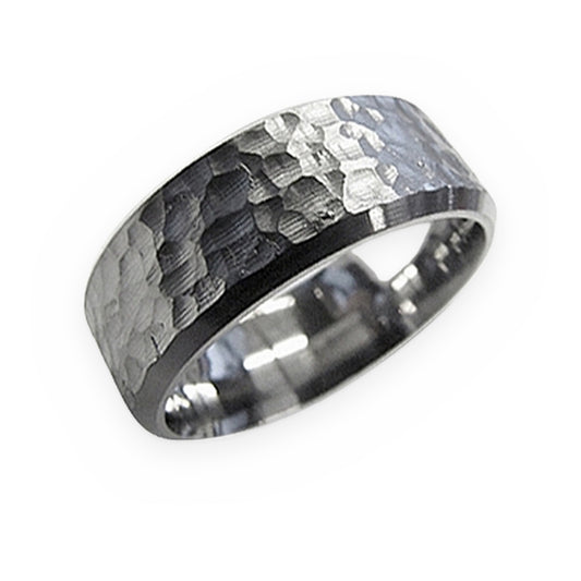 Men's band with hammered black center and polished edges